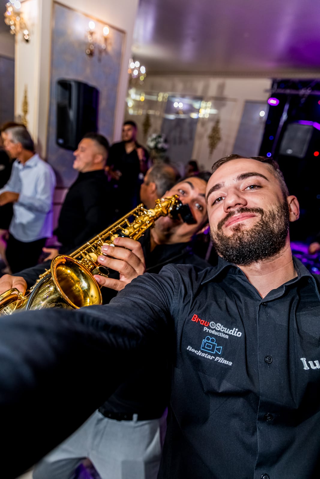 La un eveniment